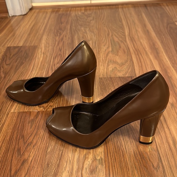 Brown Stuart Weitzman peep toe pumps size 6.5 - Picture 3 of 7